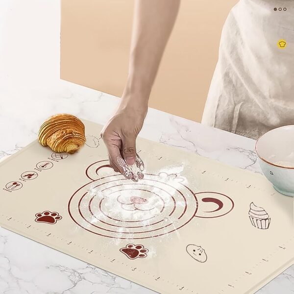 3 In 1 Heavy Silicone Baking Mat With Wooden Belan & Cake Scraper (3 Pcs Set / 70×50 CM) - Image 4