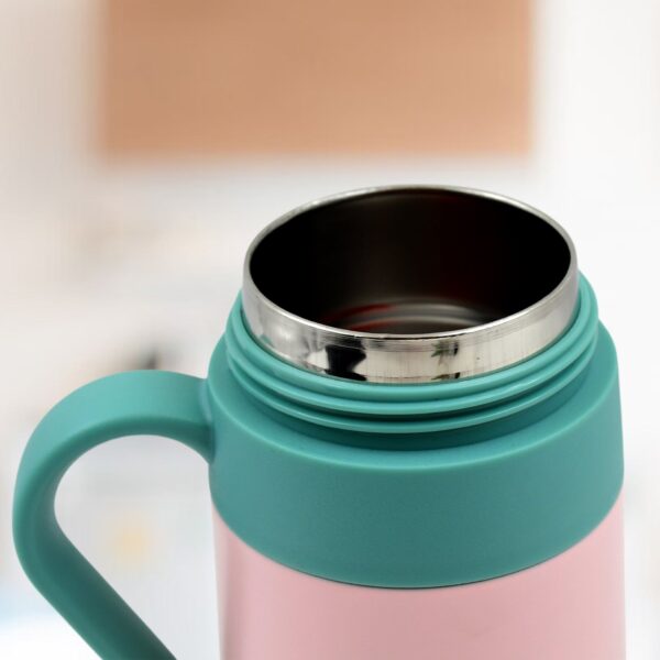 Smart Vacuum Insulated Water Bottle with LED Temperature Display & Gift Color Box (600 ML Approx) - Image 4