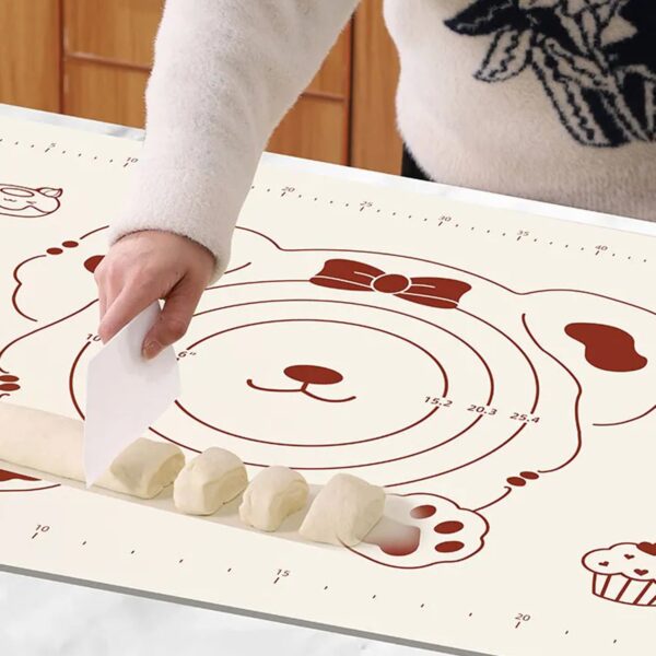 3 In1 Silicone Baking Mat With Wooden Belan & Cake Scraper (3 Pcs Set / 65×45 CM) - Image 7
