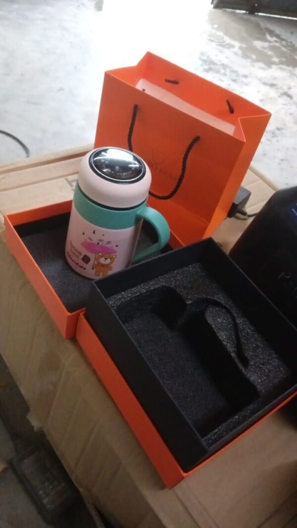 Smart Vacuum Insulated Water Bottle with LED Temperature Display & Gift Color Box (600 ML Approx) - Image 7