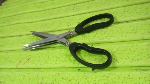 Multifunction Vegetable Stainless Steel Herbs Scissor With 3 Blades (1 Pc) - Image 7