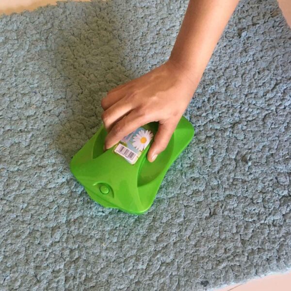 Plastic Handheld Carpet Roller Brush Cleaning with Dust Crumb Collector, Wet, and Dry Brush - Image 3