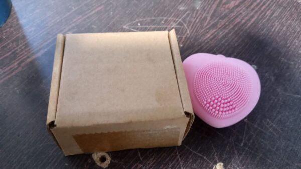 Waterproof Heart-Shaped Face Wash Brush | Silicone Facial Cleansing & Exfoliating Scrubber for Women - Image 7